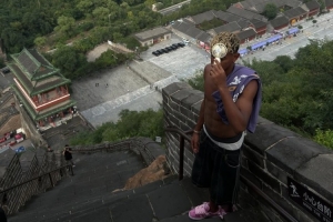 华体会HTH平台-亚马尔社媒晒多张中国行照片：享受你的梦想