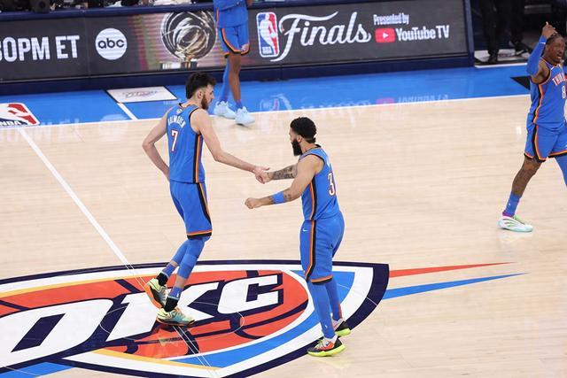 霍姆格伦：我们全队都为杰伦威欢呼 我们遇任何事都会共同面对