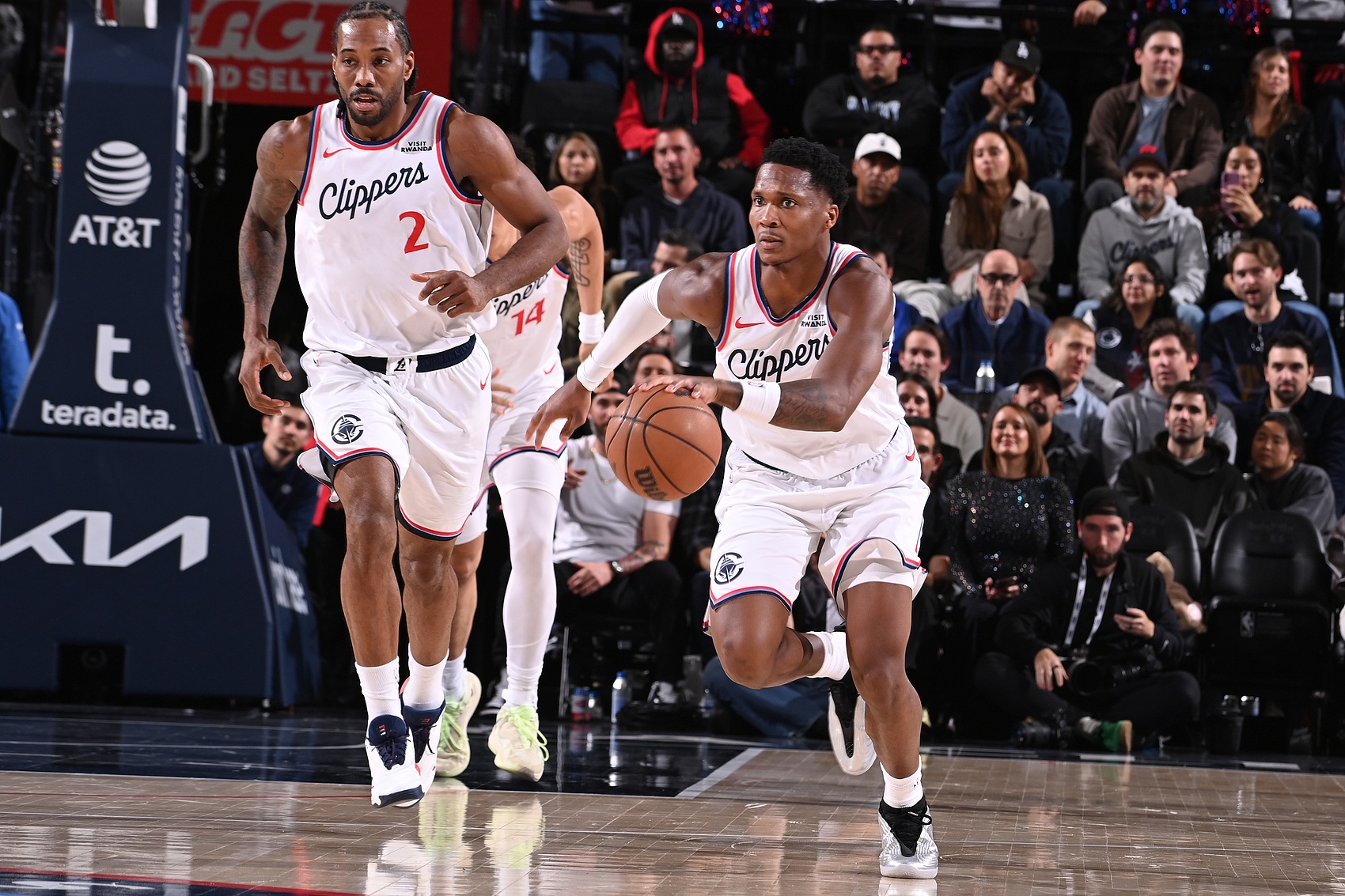 华体会HTH平台-即将追上勇士？ESPN明日胜率预测：快船高达79.4% 步行者20.6%