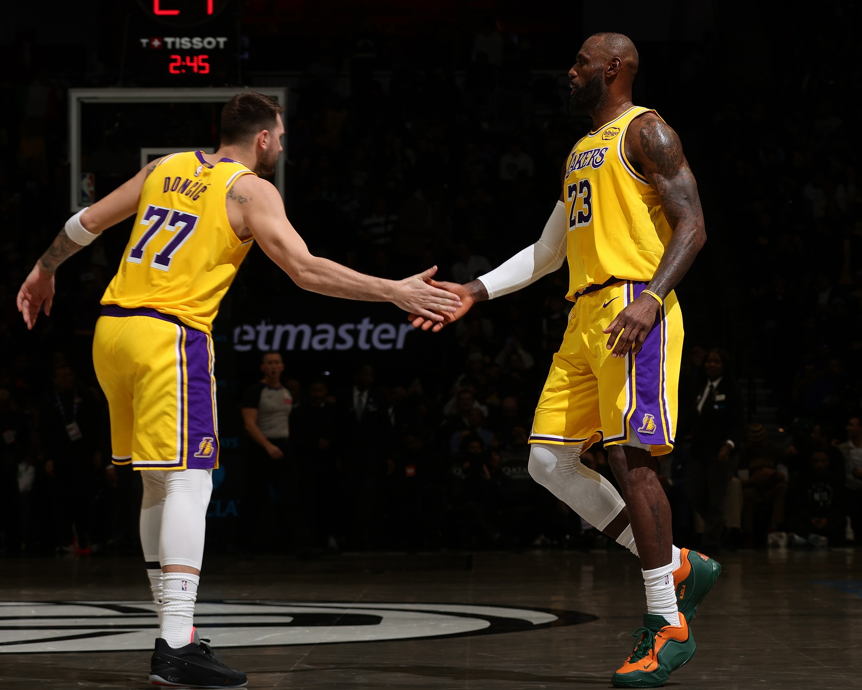 华体会体育APP下载-这都能赢？湖人全队22失误&amp;詹姆斯8次东契奇5次 76人全队14次